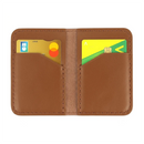 Porte-cartes en cuir marron à fabriquer soi-même grâce à ce kit DIY complet