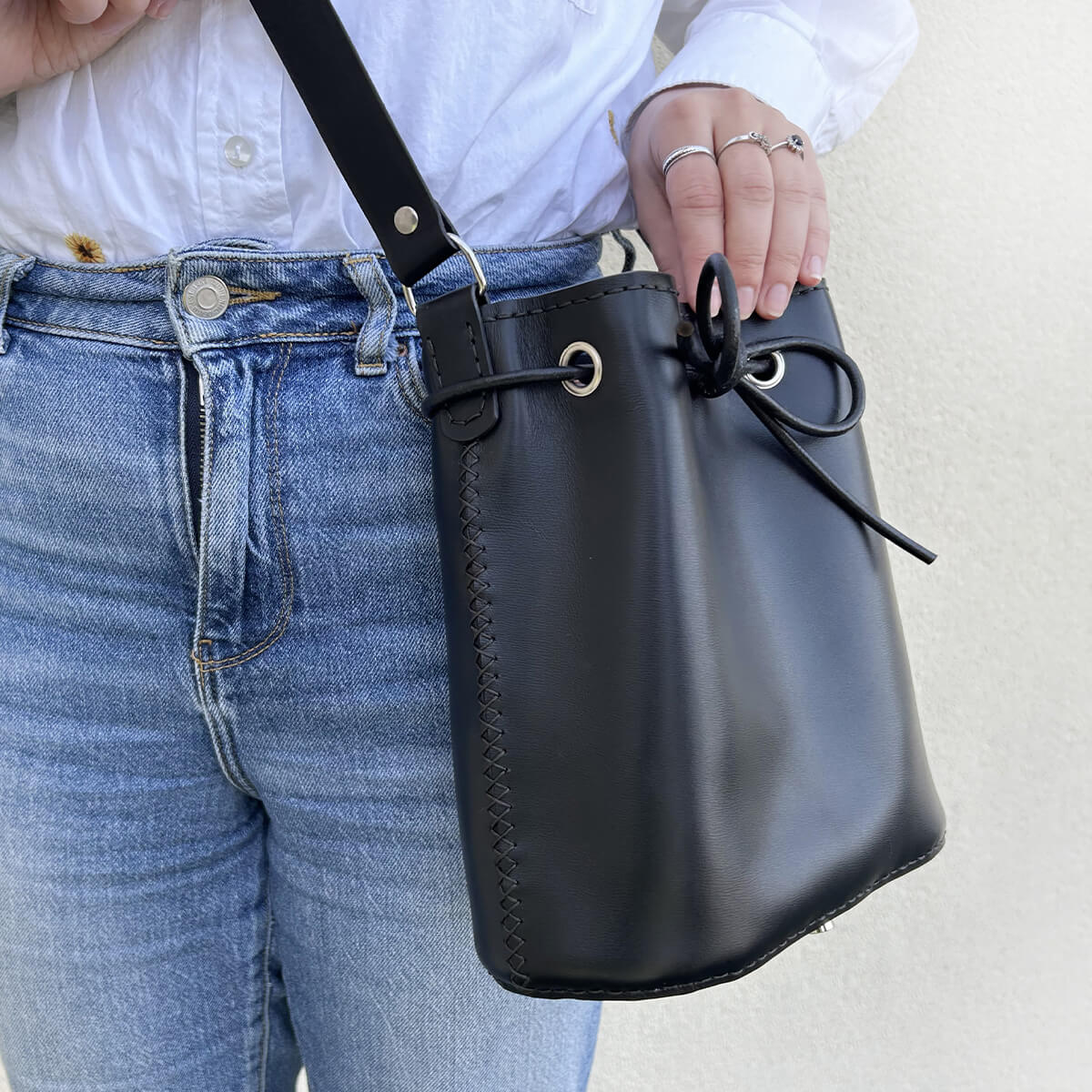 sac seau en cuir à coudre à la main