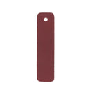 Découpe de cuir teinté en forme de rectangle pour porte-clés, fabriquée par Deco Cuir, en cuir rouge carmin.