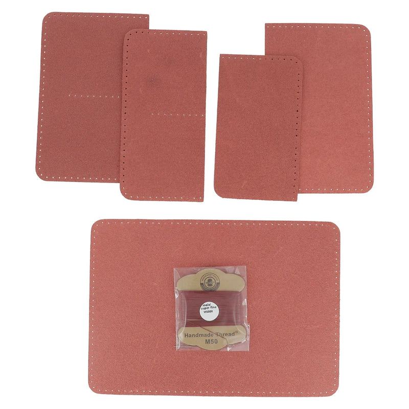 Création en cuir rouge carmin