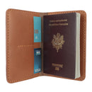 Port passeport en cuir tannage végétal cognac