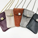 Tutoriel et patron pour pochette en cuir de Deco Cuir, livre de couture avec instructions et modèle en cuir naturel.