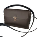 Kit complet pour réaliser une pochette en cuir marron foncé. Kit DIY conçu par Deco cuir pour les débutants, ne nécessite pas de couture