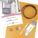 Kit Do It Yourself complet : cuir, accessoire et tutoriel inclus pour monter soi-même une pochette en cuir jaune safran