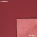Peau de cuir de vachette lisse rouge. Cuir lisse idéal pour la fabrication de maroquinerie, décoration et accessoire