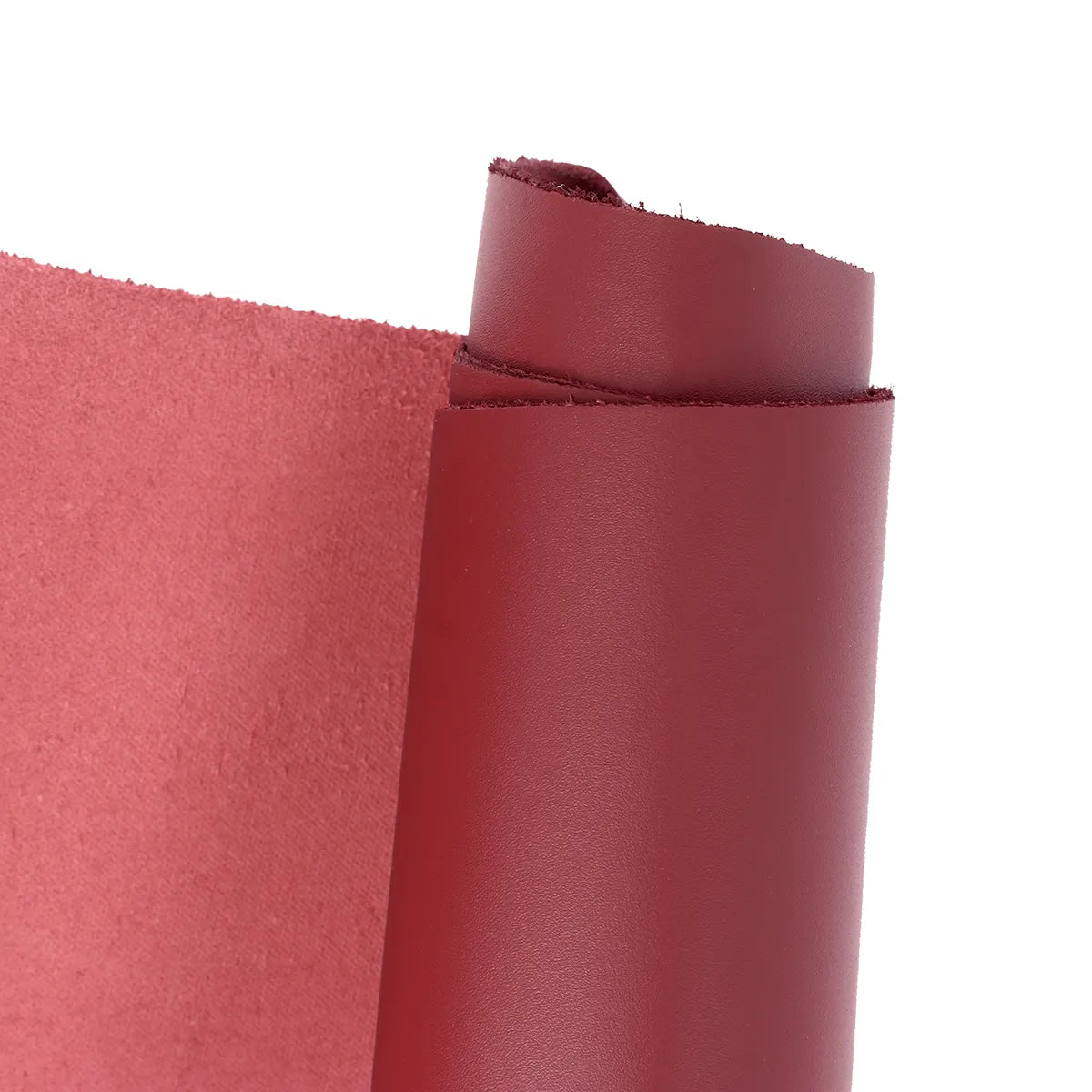 Peau de cuir de vachette lisse rouge de marque Autres, texture douce et souple, pour projets de maroquinerie ou couture.