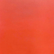 Morceau de cuir de vachette lisse rouge K28, matériau souple et durable, utilisé pour la maroquinerie ou la couture.