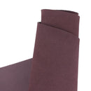 Peau de cuir de veau velours prune, texture douce et souple, destinée à la fabrication de vêtements ou accessoires en cuir.