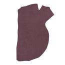 Peau de cuir de veau velours prune, croûte de cuir bovin, texture douce et souple, utilisée pour la maroquinerie ou la couture.