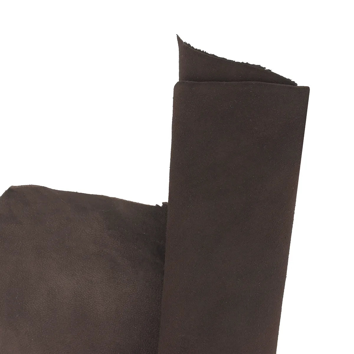 Peau de cuir de chèvre velours marron foncé. Cuir velours idéal pour la fabrication de bourse, pochette, coussin, décoration et accessoire