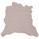 Peau de cuir de chèvre velours fantaisie floral nude, texture douce et imprimé floral, pour projets créatifs ou maroquinerie.