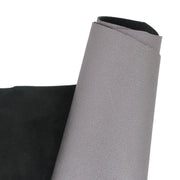 Peau de cuir d'agneau métallisé gris tungstène, texture élégante, pour projets de couture ou décoration intérieure.