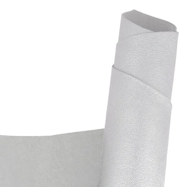 Cuir d’agneau fantaisie teinte argent métallisé 