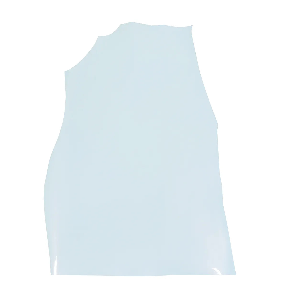 Peau de cuir de vachette verni bleu ciel, texture brillante et souple, pour projets de maroquinerie ou couture.
