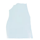 Peau de cuir de vachette verni bleu ciel, texture brillante et souple, pour projets de maroquinerie ou couture.