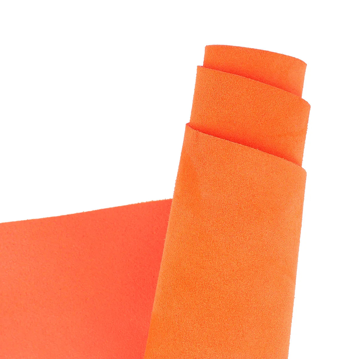 Peau de cuir de veau velours orange, dos ciré pour des créations de maroquinerie (sac, pochette…), chaussure, bourse…