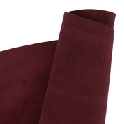 Peau de cuir de veau velours Bordeaux T92, texture douce et soyeuse, matière pour projets de maroquinerie ou décoration.