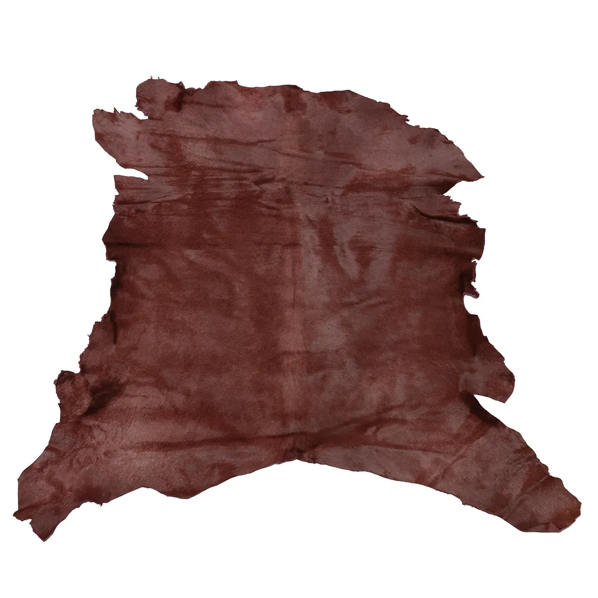 Peau entière de cuir de veau à poils couleur rouge bordeaux. Cuir appelé également pony hair, haircalf ou cavallino utilisé pour la fabrication de chaussures, coussins, rabats de pochette, accessoires...