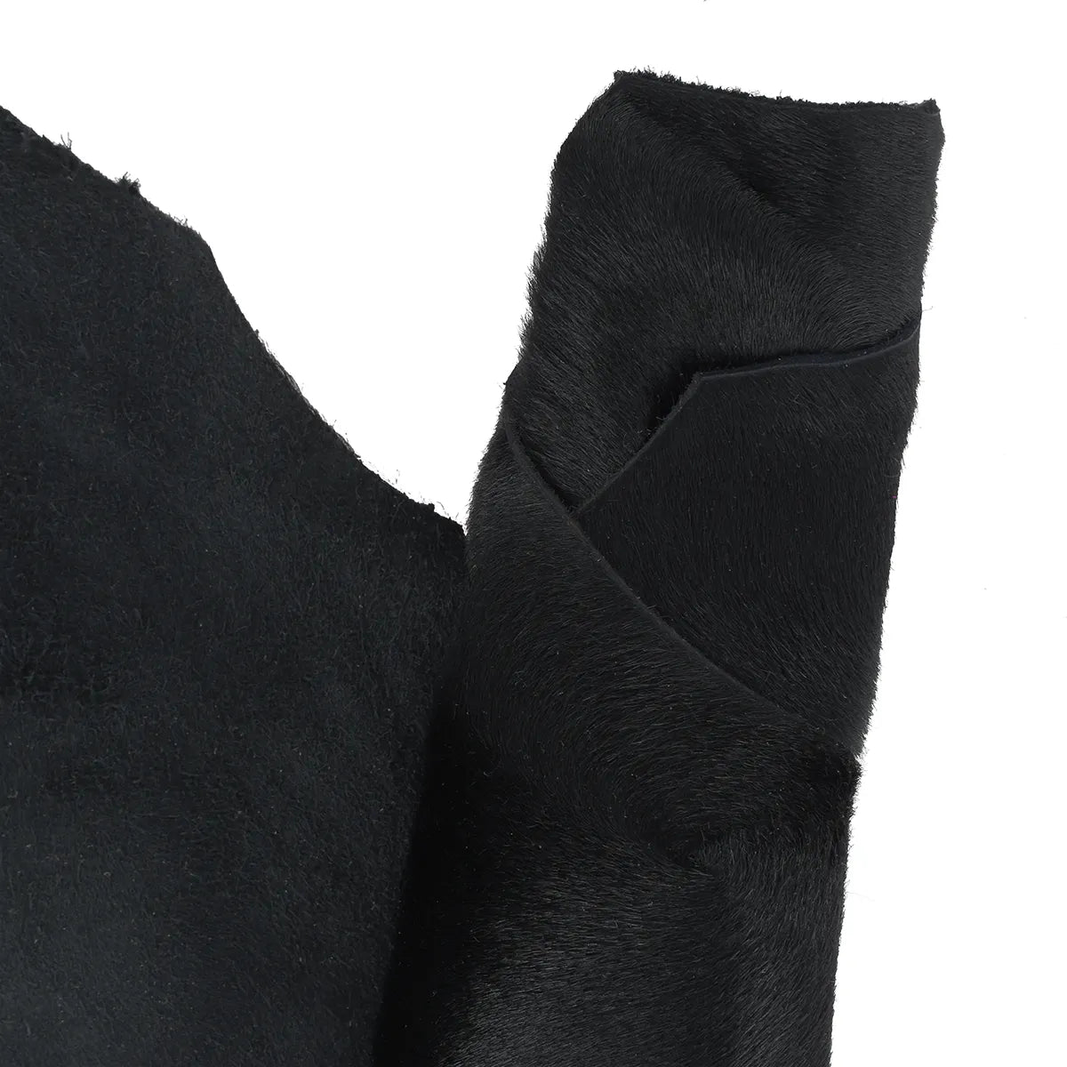 Cuir de veau à poils noir, cuir pony hair idéal pour la confection de chaussure, rabat de sac, accessoire, décoration