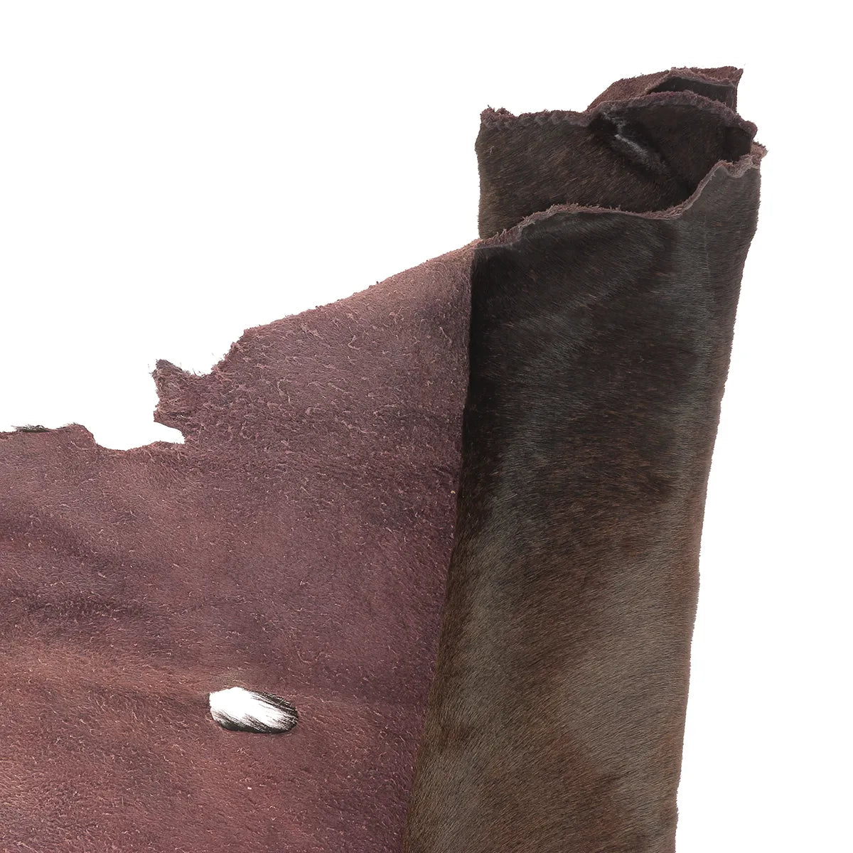 Peau de cuir à poils marron foncé, cuir de 2ème choix idéal pour la fabrication de prototypes, tests techniques...