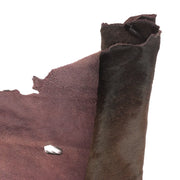 Peau de cuir à poils marron foncé, cuir de 2ème choix idéal pour la fabrication de prototypes, tests techniques...