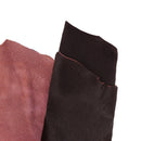 Peau à poils rouge bordeaux. Cuir souple et doux, idéal pour la fabrication d'accessoire, pochette, rabat de sac, décoration et chaussure