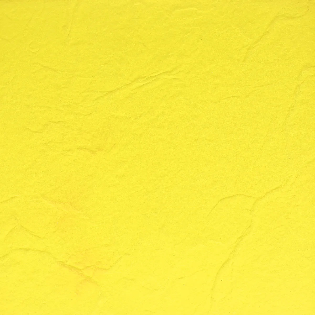Pièce de cuir jaune effet enduit taloché. Morceau de cuir original pour des créations à effet visuel immédiat.
