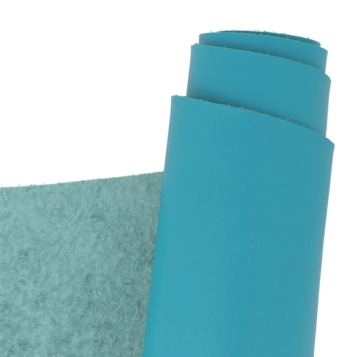 Peau de cuir de vachette lisse bleu turquoise, 1,7 mm d'épaisseur de la gamme Venus. Cuir idéal pour la fabrication de maroquinerie, accessoire...