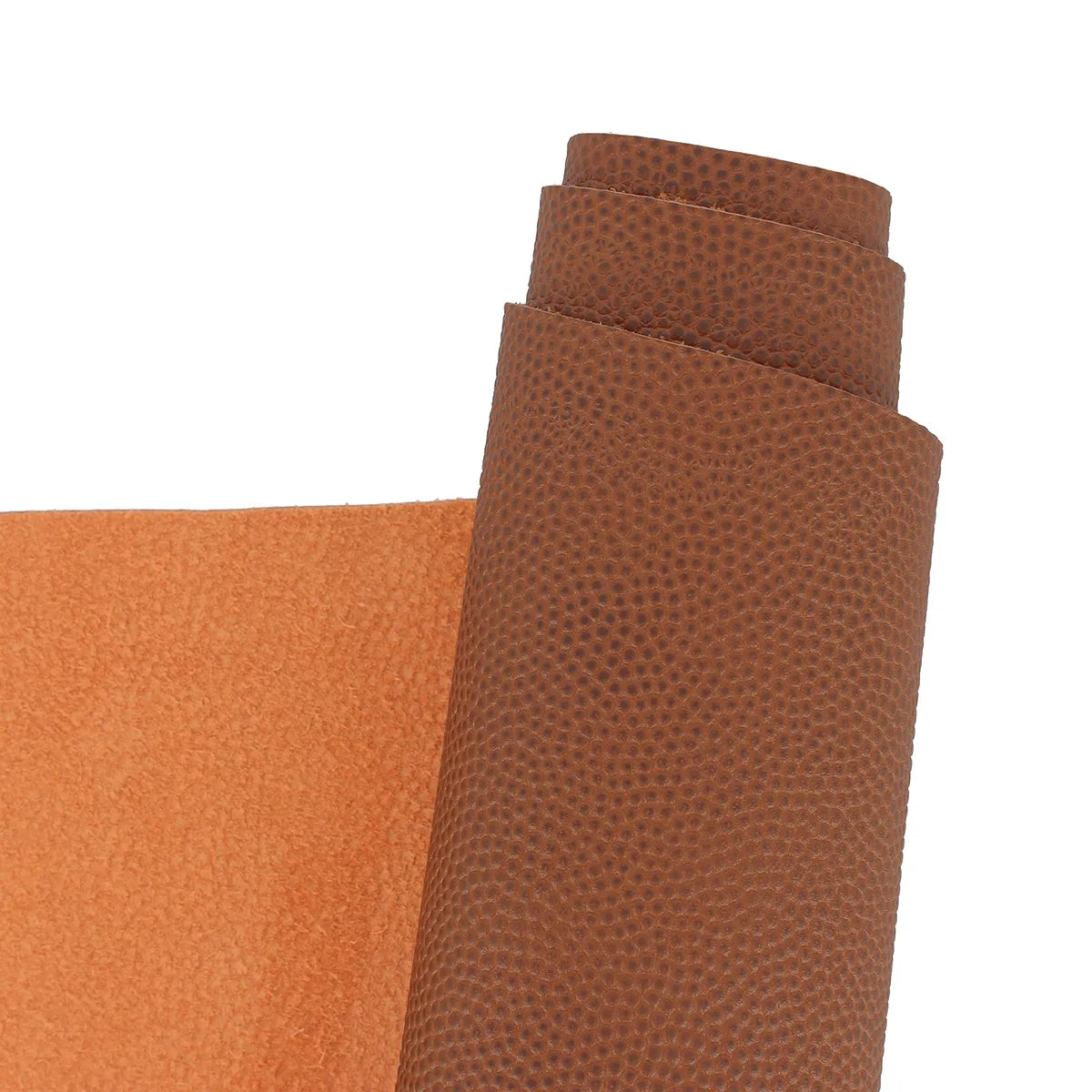 Peau de cuir de vachette au grain effet ballon de basket. Cuir marron brique idéal pour la réalisation de sac, pochette, accessoire, objet décoratif...