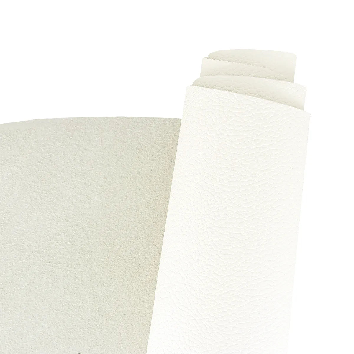 Peau de cuir de vachette grainé couleur blanc cassé qui tire légèrement sur le beige. Cuir grainé de 1,8 mm d'épaisseur idéal pour la fabrication de maroquinerie et accessoire