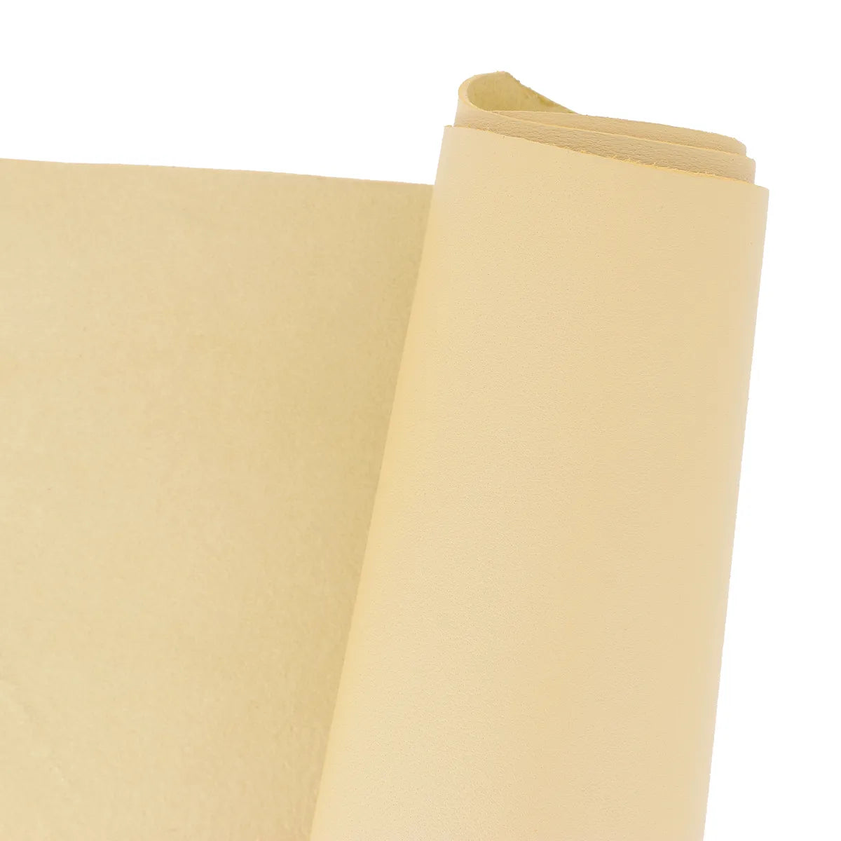 Peau de cuir d'agneau nappa beige de haute qualité, souple et douce, pour confection ou décoration.