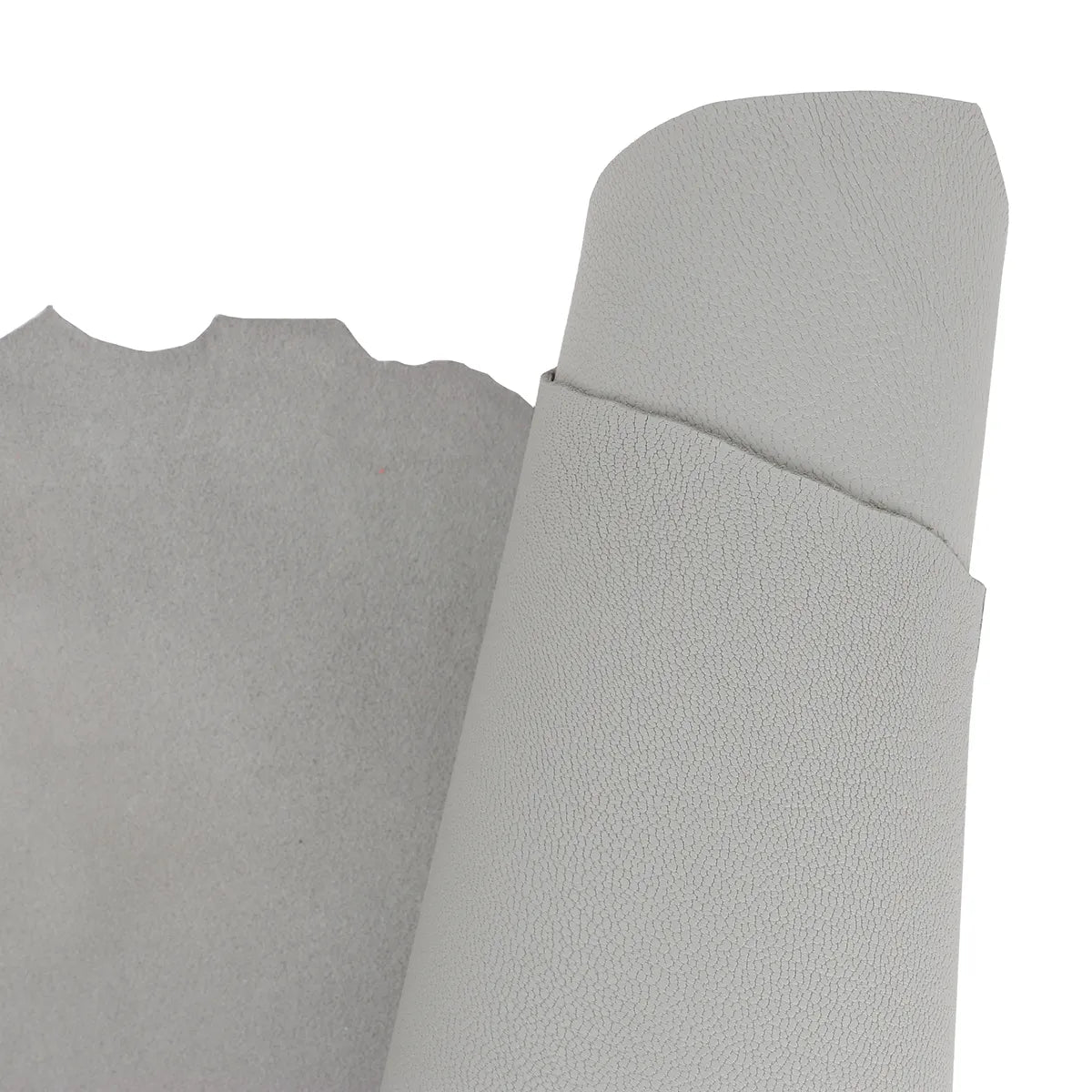 Peau de cuir de chèvre grainé Gris V25, texture élégante, surface lisse et raffinée, pour projets de maroquinerie ou couture.