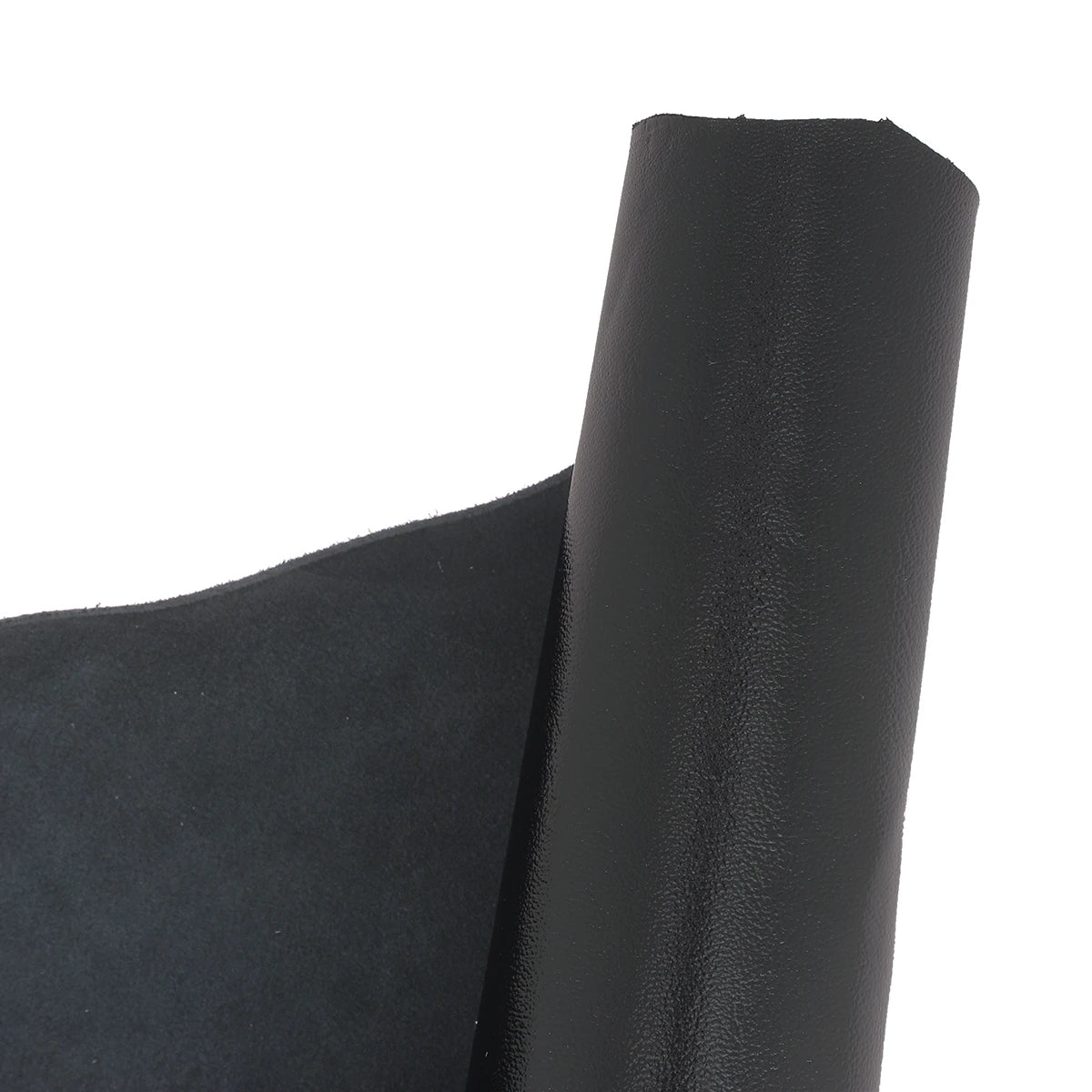 Peau de cuir d'agneau nappa lisse noir brillant. Un cuir d'exception, très souple idéal pour la création de maroquinerie, vêtement, chausson...