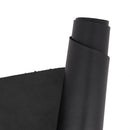 Peau de cuir de veau lisse noire. Cuir aniline, naturel idéal pour la création de maroquinerie
