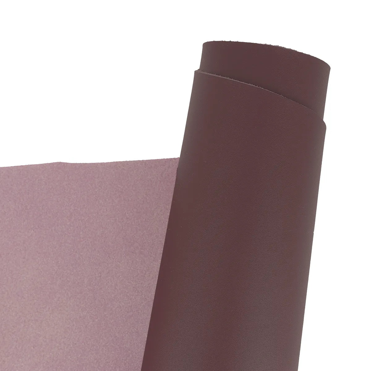 Peau de cuir de vachette tannage végétal rouge bordeaux. Cuir ferme, de 1,6 mm d'épaisseur idéal pour réaliser des sacs, pochettes, cartables, accessoires et objets décoratifs nécessitant de la tenue