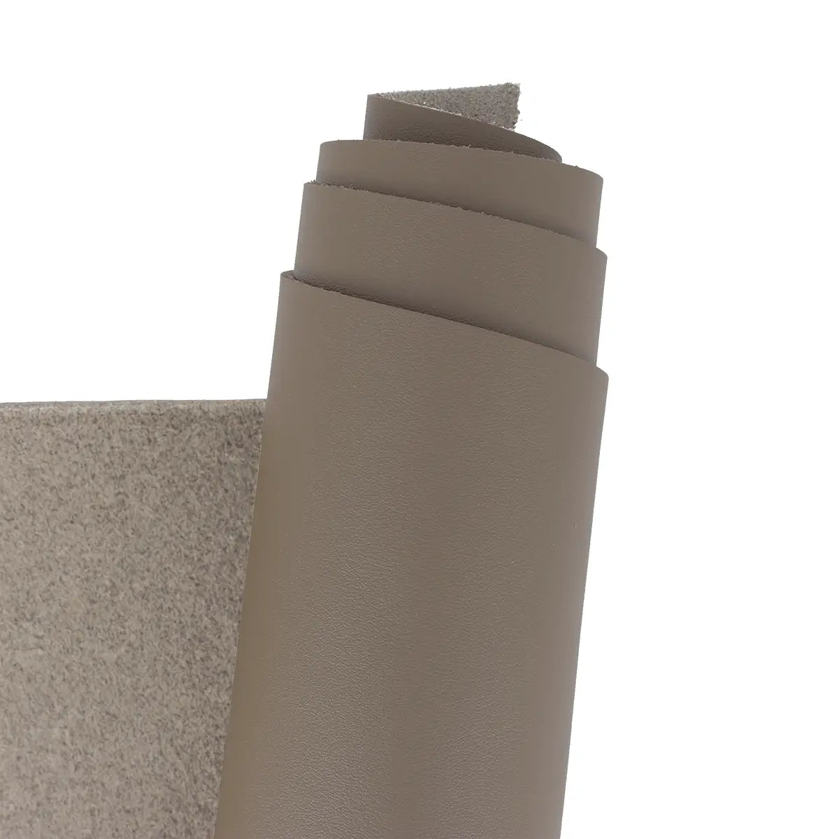 Peau de cuir lisse marron taupe de la gamme VENUS. Cuir mi-souple mi-ferme idéal pour la fabrication de sac à main, pochette, accessoire, étui...