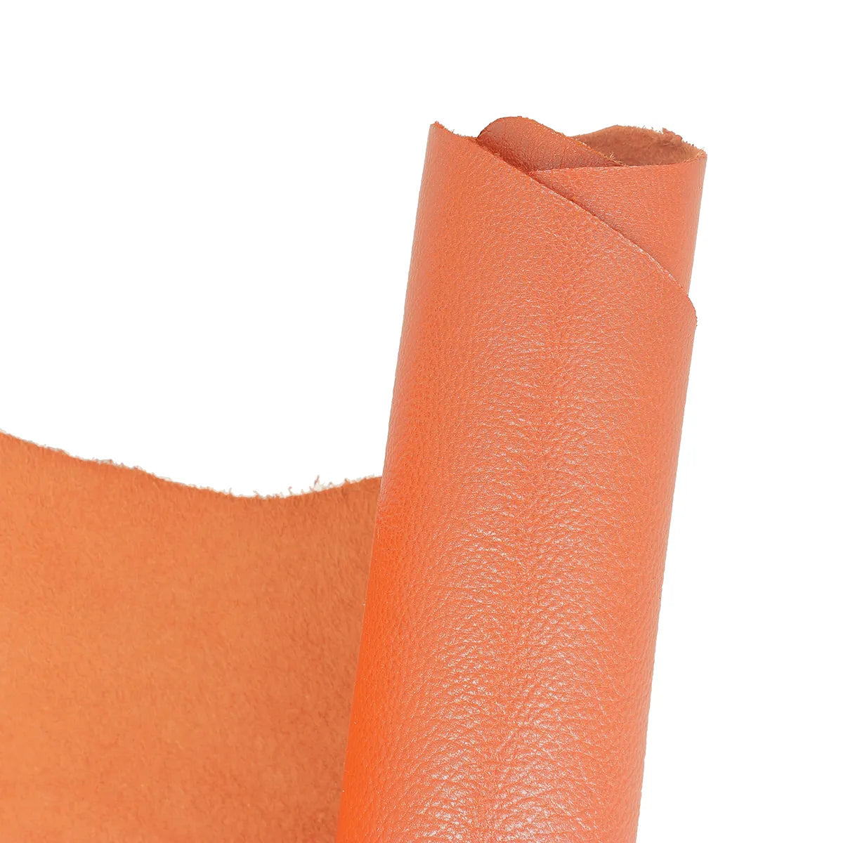 Peau de cuir de chèvre nappa couleur orange nacré. Cuir souple et brillant idéal pour la fabrication de petite maroquinerie, décoration, accessoire...