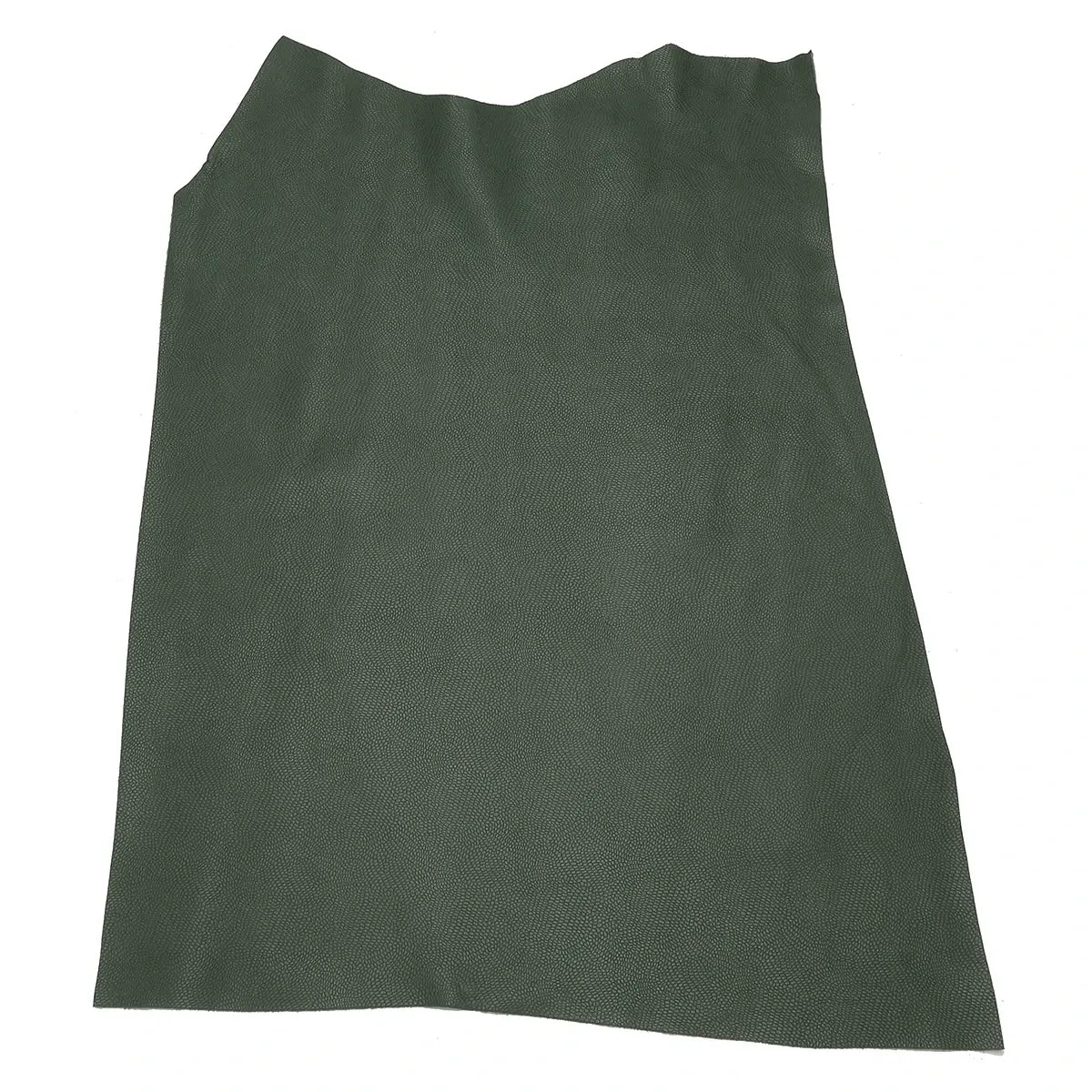 Peau entière en cuir de vachette effet peau de reptile vert anglais.