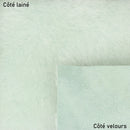 Mouton lainé à poils lisses vert amande, cuir souple à fourrure idéal pour la création de vêtement, bourse, chaussons...