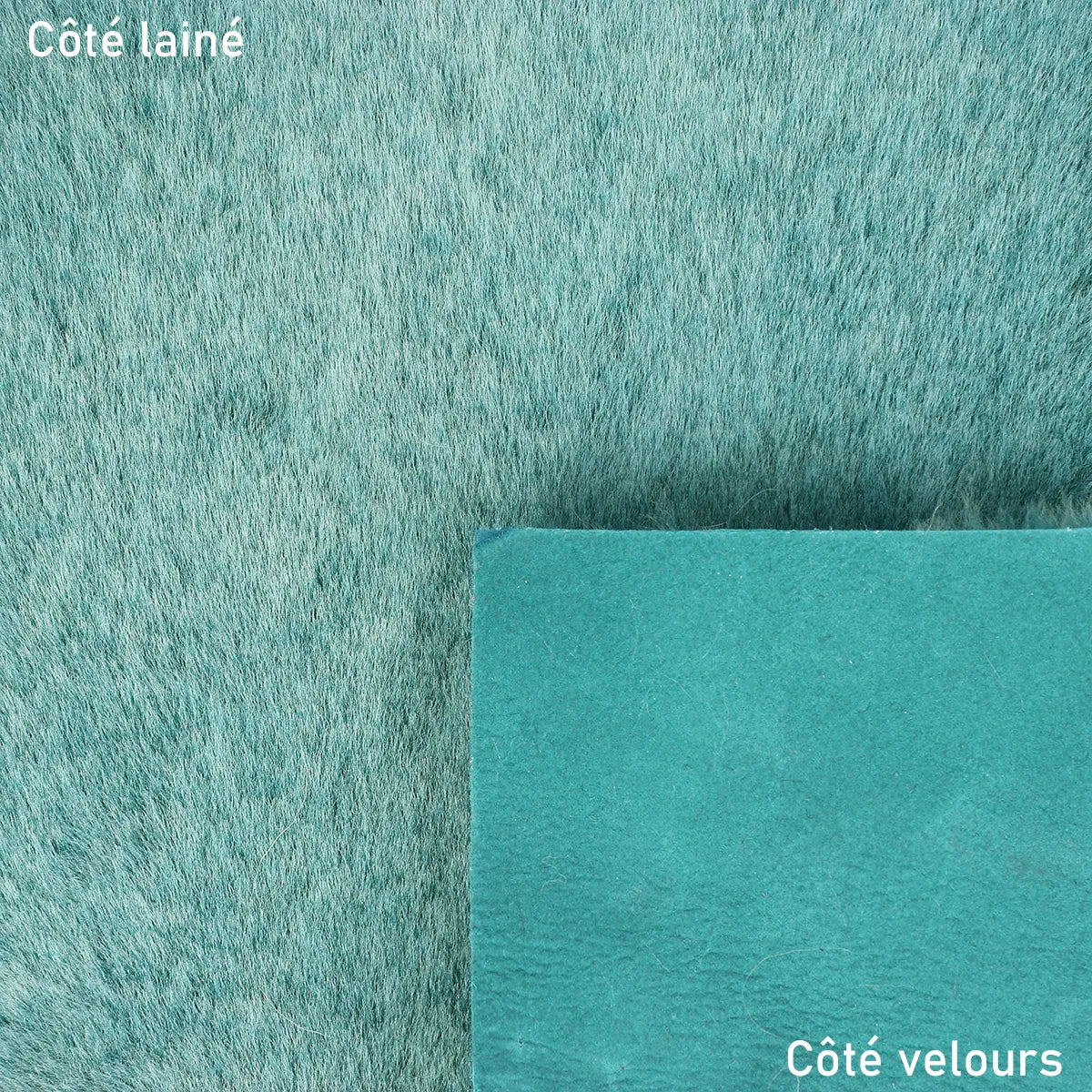 Mouton lainé à poils lisses bleu clair, cuir souple à fourrure idéal pour la création de vêtement, bourse, chaussons...