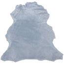 Peau entière en cuir de mouton lainé à poils lisses et courts couleur bleu denim jean.