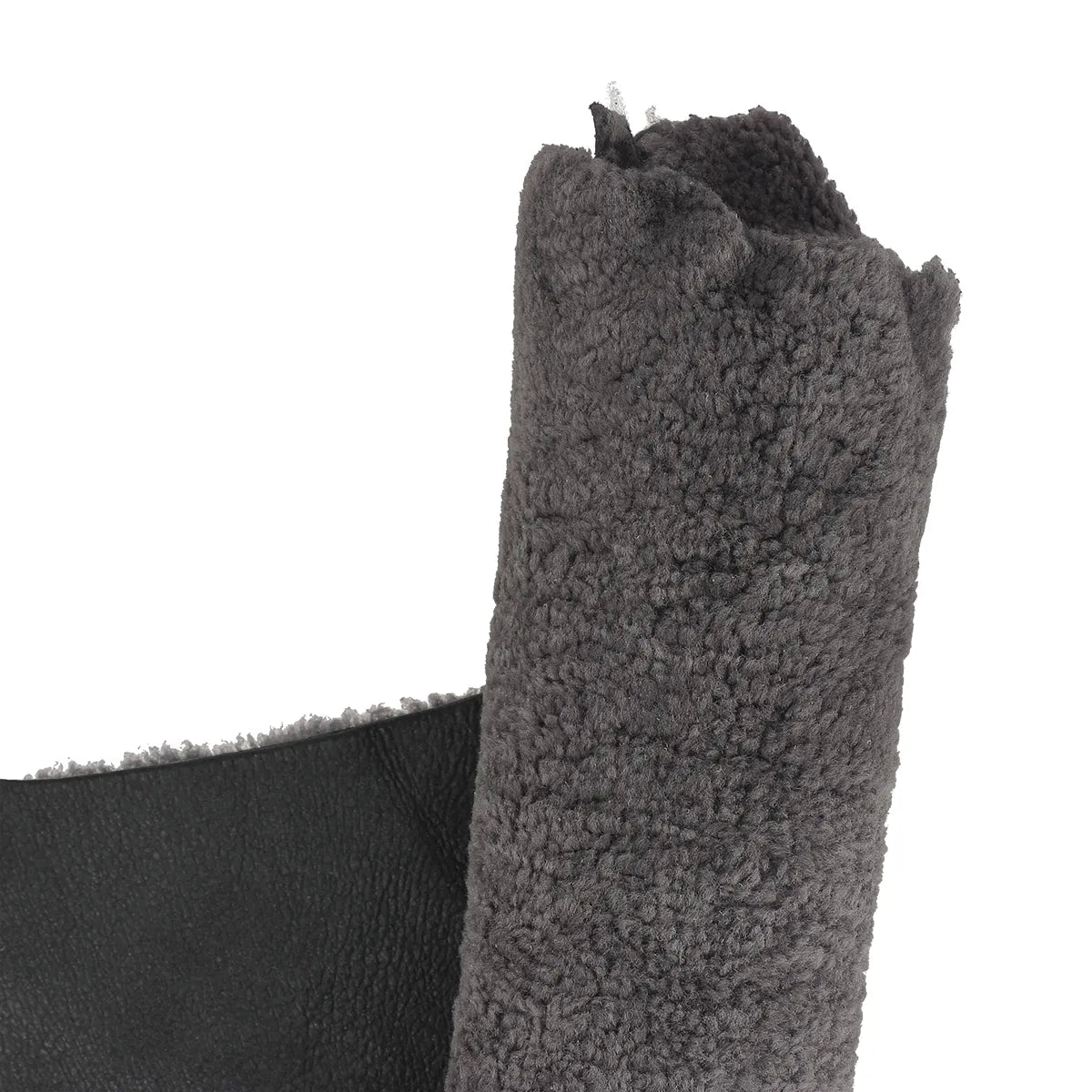 Cuir lainé et frisé gris foncé idéal pour apporter de la douceur et de l'originalité à vos créations de vêtement, sac, bourse, chausson...