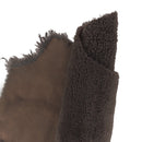 Cuir de mouton lainé frisé marron foncé. Cuir à fourrure souple idéal pour la création de produits originaux.
