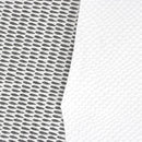 Peau de cuir avec motif écaille noir et blanc et dos à relief blanc façon gaufré.
