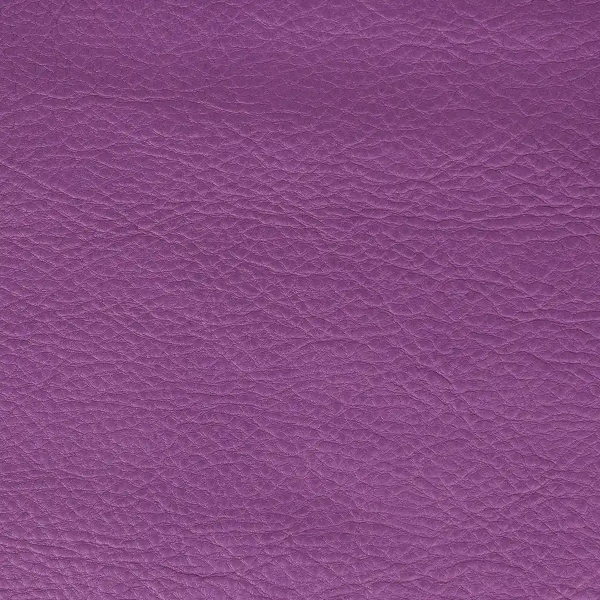 Pièce de cuir violet métallisé