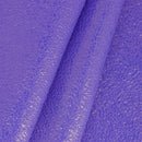 Zoom sur les détails de ce cuir de taurillon craquelé violet