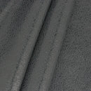 Zoom sur les détails de ce magnifique cuir gris foncé et son effet craquelé verni