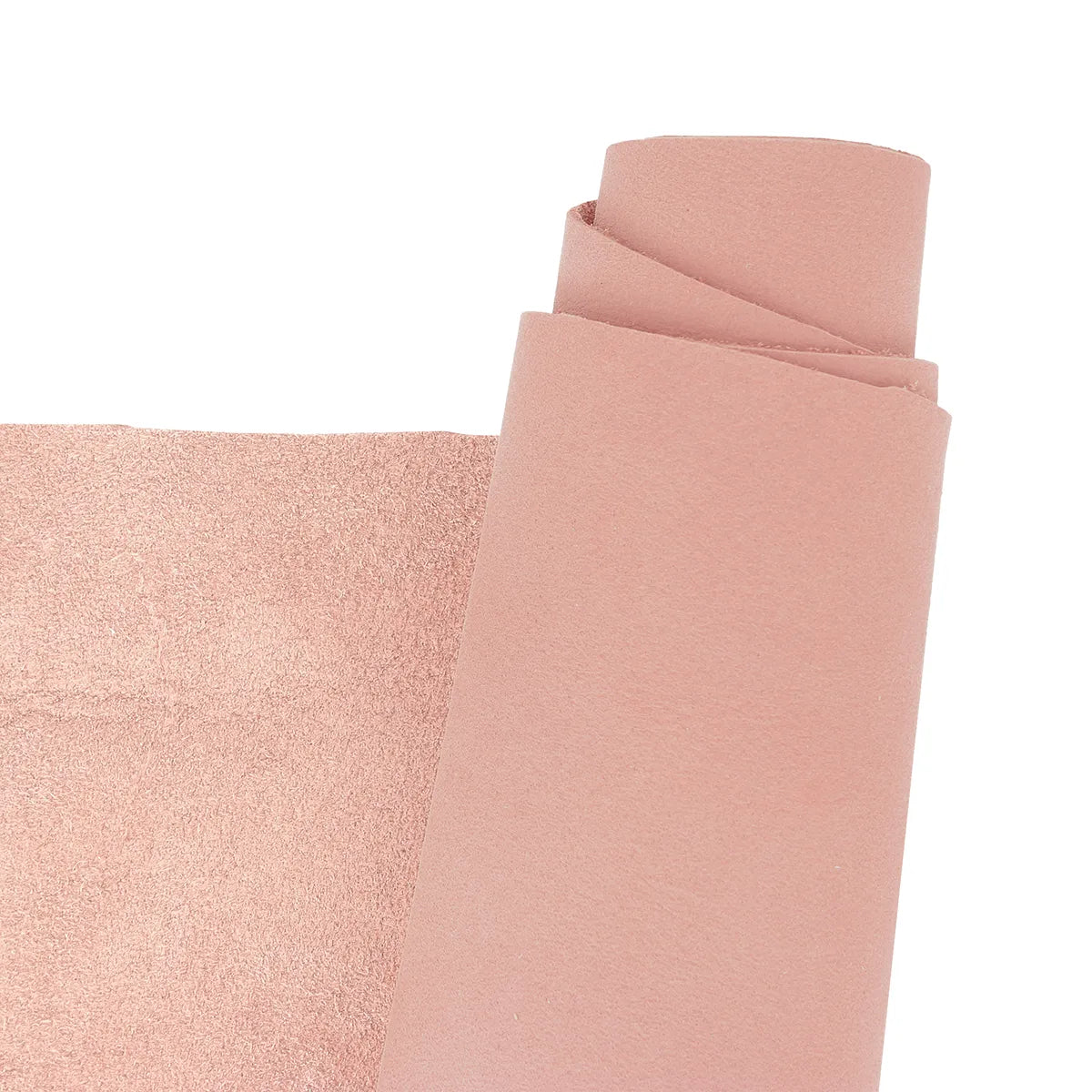 Peau de cuir de vachette nubuck ciré couleur rose poudré. Cuir de qualité et doux idéal pour réaliser des sacs, pochettes, accessoires et objets de décoration.