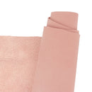 Peau de cuir de vachette nubuck ciré couleur rose poudré. Cuir de qualité et doux idéal pour réaliser des sacs, pochettes, accessoires et objets de décoration.