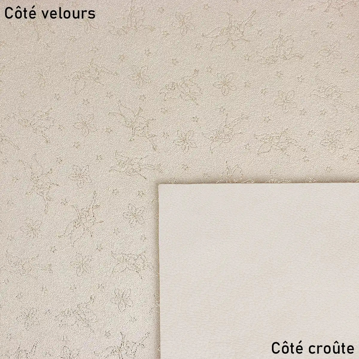 Peau de cuir velours beige clair avec des fées dorées comme motif.